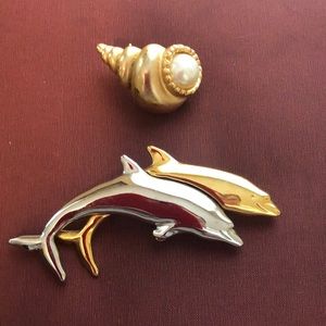 Bundle of two brooches, Lapel pin